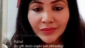 Pria India Raja Verma Memamerkan Pantat Dan Payudaranya Yang Besar