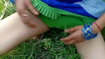 拉丽塔·辛格的印度肮脏谈话导致了与印度女人的热情性爱。