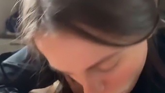 熱くて激しいアクションに備えてください!私のチンポを無料で口に含んでください!