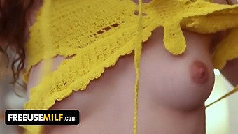 Zralá Barbie Nastupuje, Aby Poskytla Sexuální Uspokojení Své Nevlastní Dceři A Nevlastnímu Synovi