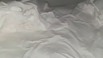 Clea Gaultier, Ortağına Gece Yarısı Seks Seansıyla Sürpriz Yapıyor - Mysexmobile