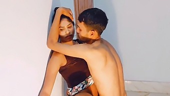Hanif Ja Sumona Harrastavat Suojaamatonta Seksiä Ison Kullin Kanssa