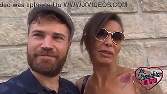 Büyük Doğal Göğüslü Fransız Barmaid Esmer Charlotte, Anal Seks Alıyor
