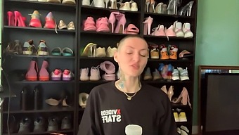 Η Ερασιτεχνική Κοπέλα Rubi Rose Τρυπάει Με Σαπουνόπανο Σε Ένα Καυτό Βίντεο